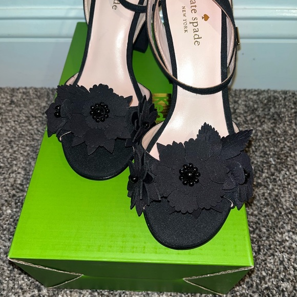 NEW Kate Spade Flower Heels - Picture 5 of 6